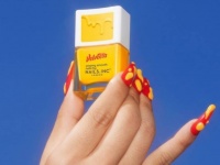 塗ると指先からチーズの香りがするマニキュアが販売されている件