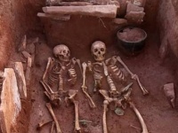 仲良く並んで。2500年前の古代戦士カップルの遺骨がシベリアで発見される
