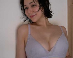 白田まい、鮮やかなイエロービキニで大迫力の豊満バスト披露！神ボディ