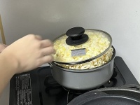 友人がご馳走してくれた〝唯一可能な自炊〟に9.6万人爆笑　「弾けた友人ですね」「前世ハローキティ？」