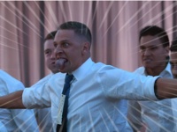 ああ感動のサプライズ！マオリ族のハカダンスを目の当たりにし感極まる新郎新婦（ニュージーランド）