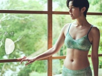 自分だけの特別なインナー。ほぼ日、ひがしちかのアートワークをあしらった下着が登場