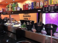 辣辛子（らーしんず） 回転火鍋の店内
