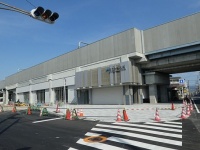 衣摺加美北駅（切干大根さん撮影、Wikimedia Commons