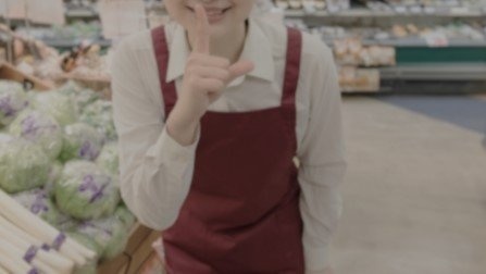 「スーパーで抱っこをせがみ、一歩も動かない2歳息子。途方に暮れる私におばちゃん店員が...」（大阪府・30代女性）