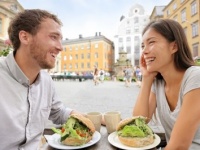 男性がそんなにタイプじゃなくても、試しに付き合ってみようかと思う女性の年齢ランキング！