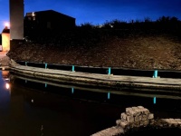 一方フランスでは、生き物が町を照らしていた。生物発光を利用した街路灯