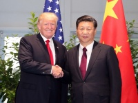 アメリカのドナルド・トランプ大統領（左）と中国の習近平国家主席（右）（写真：新華社/アフロ）