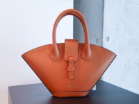 ご褒美バッグにおすすめ！　スペイン発のアパレルブランド「Paris/64」展示会レポート