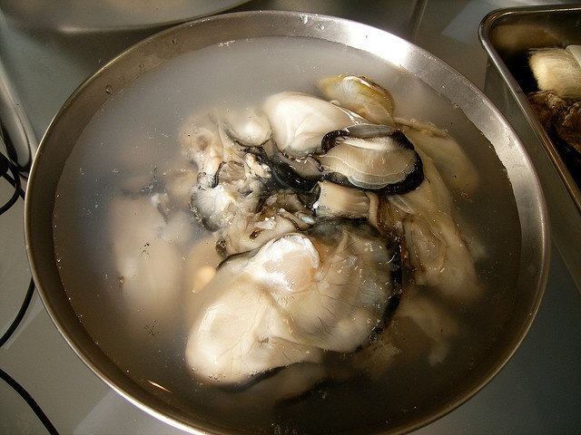 カキをめぐって七転八倒。画像はイメージ（ivvaさん撮影、flickrより）