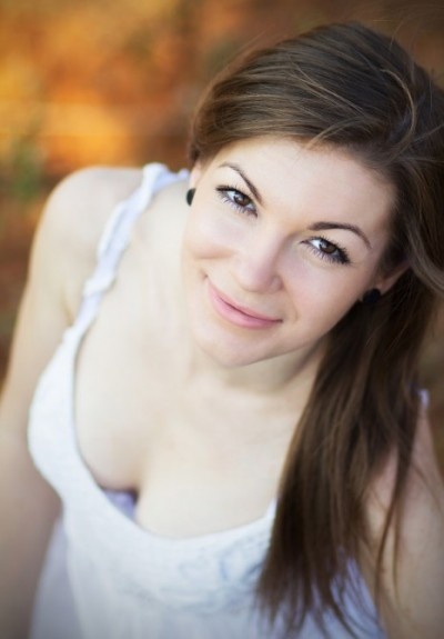 やっぱりラッキー？　それとも引く？　男性が谷間がわかる服装の女性に思うことって？