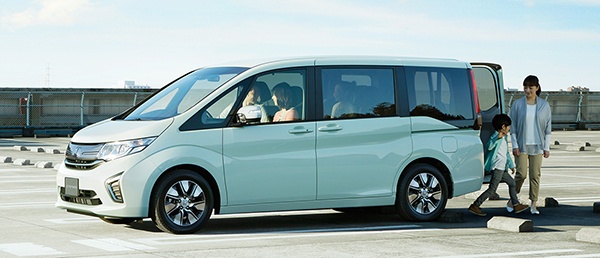 チョット地味？　だけど隠れた実力車。ホンダ・ステップワゴンの魅力を性能から再検証