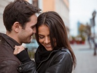 下心って、やっぱりあるの!?　男性が女友だちをハグしたくなるとき4つ！「かわいい所を見たとき」