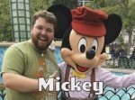 ディズニーランドでキャラクターに“モノマネ”で話しかけた動画が楽しい！