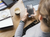 スマホの入力速度がキーボードに追いつきつつある（フィンランド・英・スイス合同研究）