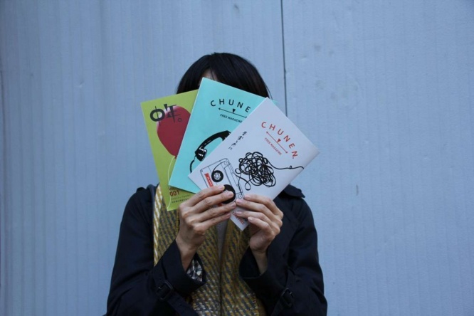 編集長の山荻ロンさんは、40代の女性(画像は編集部撮影)