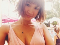 紗栄子、胸の谷間が大胆に開いたドレス姿がセクシーすぎると話題に　「で、でかい」