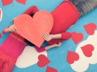 【専門家が解説】男と女で違う!?　好きな人の前で見せる態度まとめ