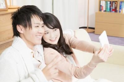 彼女との2ショット、写メったあとは●●する男性⇒47％！