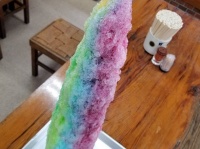 巨大すぎる「かき氷」レインボー（画像提供：「百姓うどん」岩切宗百さん、以下同）