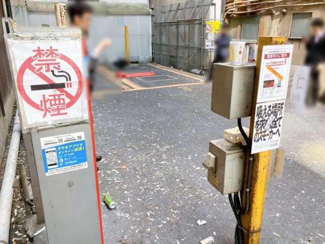 でかでかと「禁煙」とあるが...