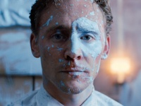 ポスト「ジェームズ・ボンド」でテイラー・スウィフトの新カレ！話題の男、トム・ヒドルストン最新作『ハイライズ』予告解禁！