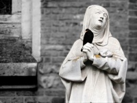 写本の余白の書き込みから発覚。自分の死を偽装した14世紀の修道女（イギリス）