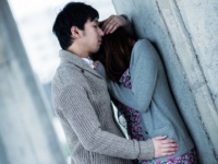 家でやれよ!!（怒）　イラッとする「クリスマスカップル」6選