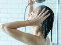 ヘアカラーの色味が1週間保てない人必見！　NGなケア方法とは？