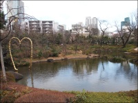 画像：毛利庭園の池