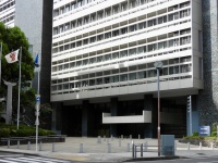 職員室から『約43万円盗む』　生徒に「犬用リード」を付けて遠足　2人の中学校教諭が懲戒処分に…