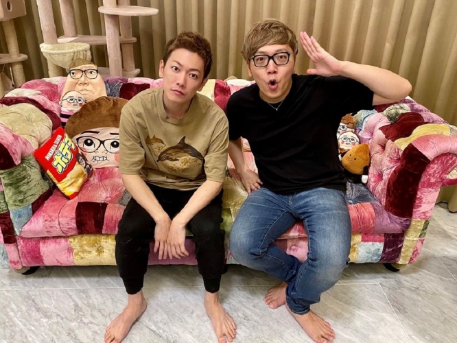 （左より）佐藤健、ヒカキン（ヒカキンの公式ツイッターアカウント@hikakinより）