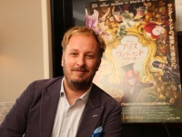 『アリス・イン・ワンダーランド』新作ジェームズ・ボビン監督に直撃！　ティム・バートンから受けた生々しいアドバイスとは？