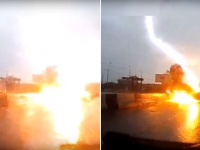 走行中の車に雷が2度も落ちるという嫌なミラクル現象が発生（ロシア）