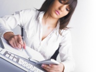 休日に上司から仕事の連絡が絶えず休めない、これってパワハラ？