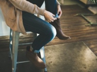 男子がグッとくる冬の足元を調査！　意識すべきは「モコモコ」「セクシー」「清潔感」