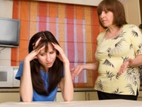 チクチクやめて!!　親から結婚のプレッシャーを感じたことのある女性⇒○％