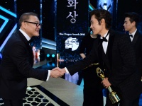 俳優・國村隼、韓国で最も権威のある映画賞「青龍映画賞」男優助演賞を受賞！　外国人俳優として史上初の快挙