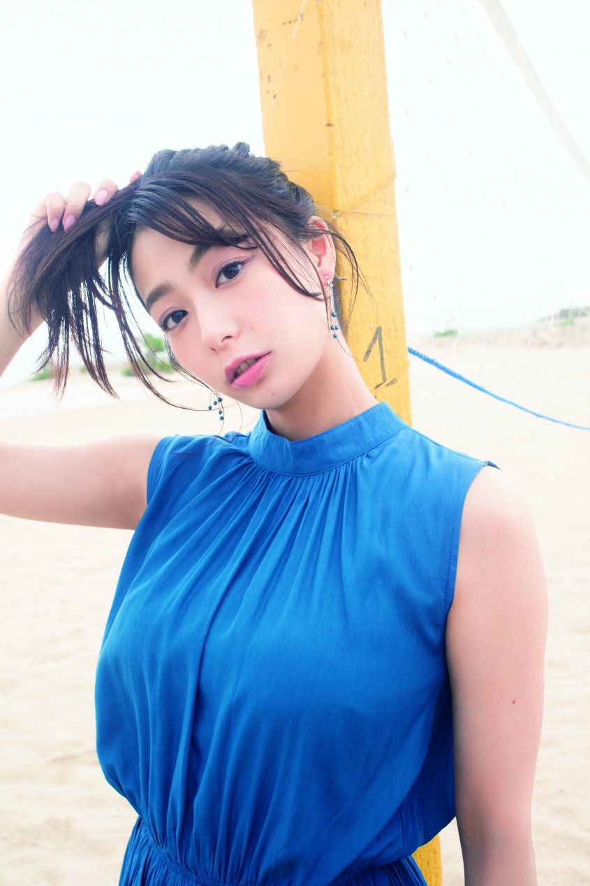 宇垣美里の初フォトエッセイ『風をたべる』(C)集英社／週刊プレイボーイ／撮影・桑島智輝