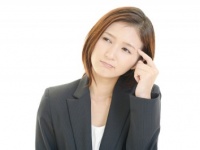 65.2％の女子は●●！　朝からひどい頭痛に悩まされたら会社を休む？　休まない？