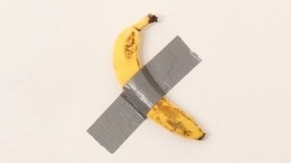 バナナが壁にダクトテープで張り付けられた高額アート、来場者に食べられてしまうというアクシデント勃発（アメリカ）