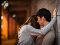 男子目線で「不倫しなさそう」なタイプはどっち？　「清楚系女子」or「サバサバ系女子」