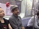 【動画】どこでも居眠りできる“夢のグッズ”を発明か？