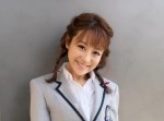 鈴木奈々が久々の制服姿を公開！　「まだＪＫみたい」