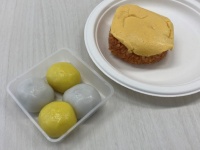 セブンのお月見シリーズ第3弾！食欲の秋を満たす「満月オムライスおむすびトマトソース」「お月見こもち 芋あん&#038;こしあん」実食レポ