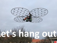 空を自由に、飛びたいな。はい、乗用ドローン！タケコプターを大量に搭載した感のあるDIY飛行マシン