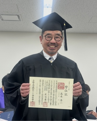70歳で大学院へ、「学び直し」に年齢は関係あるか　破産や介護を経験した男性がたどった再起の道