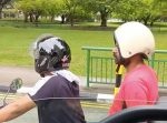 隣をバイクで走る二人乗りの男性たちに話しかけたワケとは…？