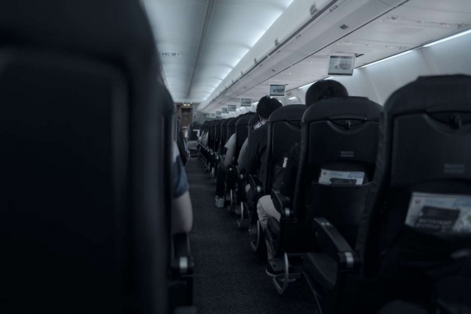 飛行機に乗るたびに思い出す(画像はイメージです)