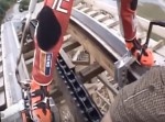 一人絶叫マシン！？　ジェットコースターの上をスケートで爆走する動画がクレイジー